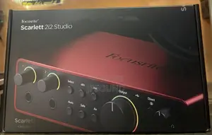 Original 4th Generation Focusrite Scarlet 2i2 Bundle