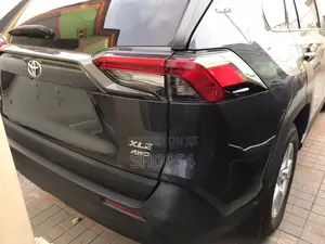 Toyota RAV4 XLE AWD 2019