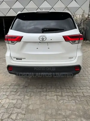 Toyota Highlander XLE 4x2 V6 (3.5L 6cyl 8A) 2018 Silver