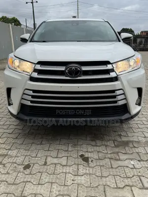 Toyota Highlander XLE 4x2 V6 (3.5L 6cyl 8A) 2018 Silver