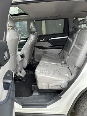 Toyota Highlander XLE 4x2 V6 (3.5L 6cyl 8A) 2018 Silver