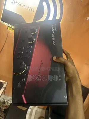 Focusrite Scarlet 2i2 Bundle 4th Generation
