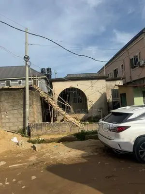 2bdrm Bungalow in Valley View Estate, Iyana Ipaja for sale