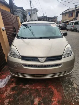 Toyota Sienna 2005 Gold