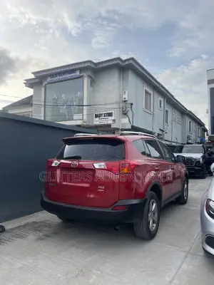 Toyota RAV4 XLE 4dr SUV (2.5L 4cyl 6A) 2015 Red