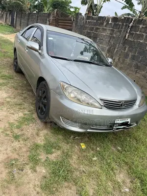 Toyota Camry 2.4 XLE 2005 Gray