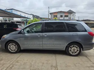 Toyota Sienna XLE FWD 2009 Blue