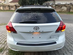 Toyota Venza LE AWD V6 2013 White