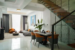 Luxury 4bedroom Maisonette/Duplex With Pool, Gym & Ps5