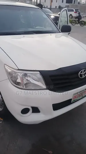 Toyota Hilux 2011 White