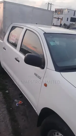 Toyota Hilux 2011 White