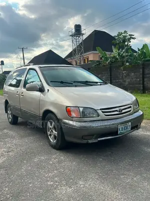 Toyota Sienna 2002 Gold