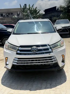 Toyota Highlander XLE 4dr SUV (3.5L 6cyl 6A) 2015 White