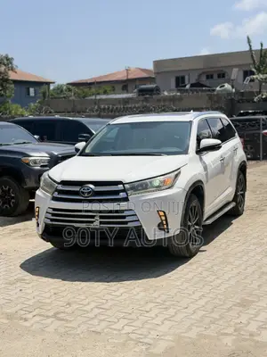 Toyota Highlander XLE 4dr SUV (3.5L 6cyl 6A) 2015 White