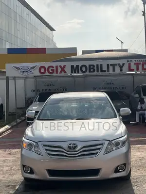 Toyota Camry 2010 Silver