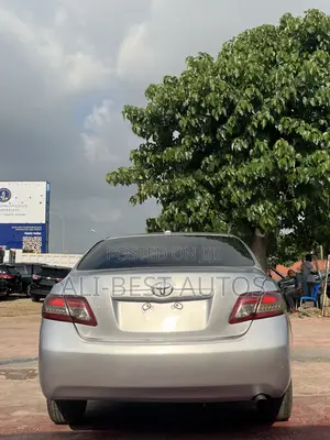 Toyota Camry 2010 Silver