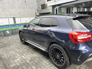 Mercedes-Benz GLA 250 2018 Blue