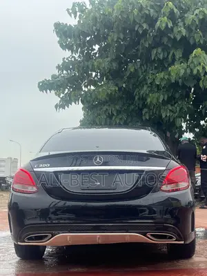 Mercedes-Benz C300 2016 Black