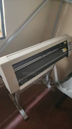 PE-720 Vinyl Cutting Plotter Machine 28 Inch (64 Characters)