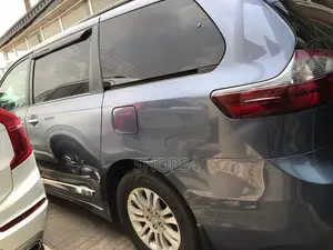 Toyota Sienna 2018 Blue