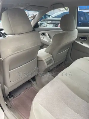 Toyota Camry LE 4dr Sedan (2.5L 4cyl 6AM) 2010 Gold