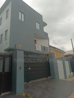 4bdrm Duplex in Acme Road for sale
