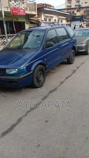 Mitsubishi SpaceWagon 2001