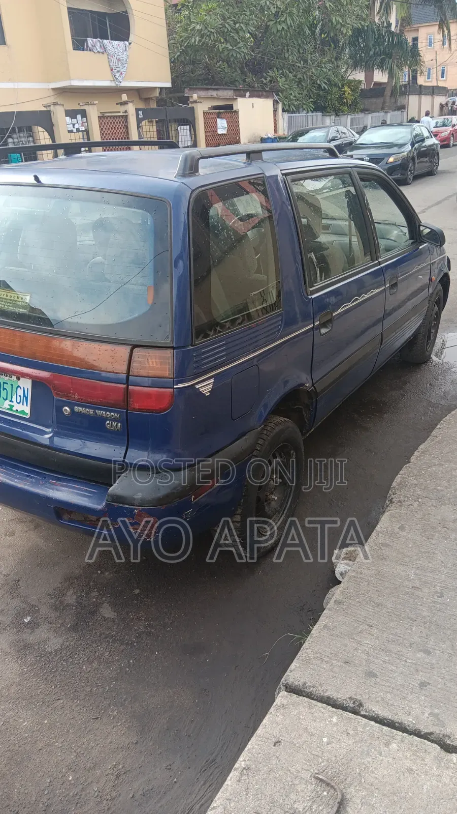 Mitsubishi SpaceWagon 2001