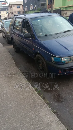 Mitsubishi SpaceWagon 2001