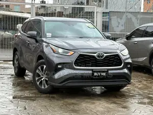 Toyota Highlander XLE 2021 Gray