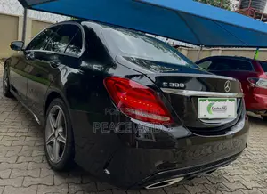 Mercedes-Benz C300 Luxury 4dr AWD 4Matic Sedan (2.0L 4cyl 7A) 2015