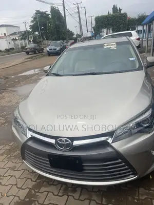 Toyota Camry XLE 4dr Sedan (3.5L 6cyl 6A) 2015 Gold