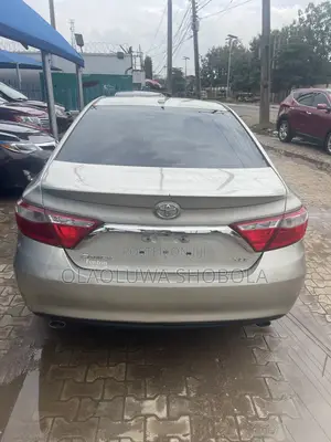 Toyota Camry XLE 4dr Sedan (3.5L 6cyl 6A) 2015 Gold