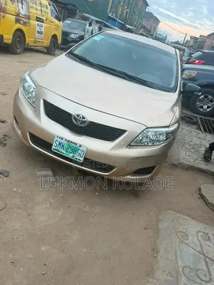 Toyota Corolla 2009 Gold