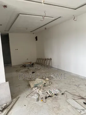 2bdrm Block of Flats in Surulere for sale