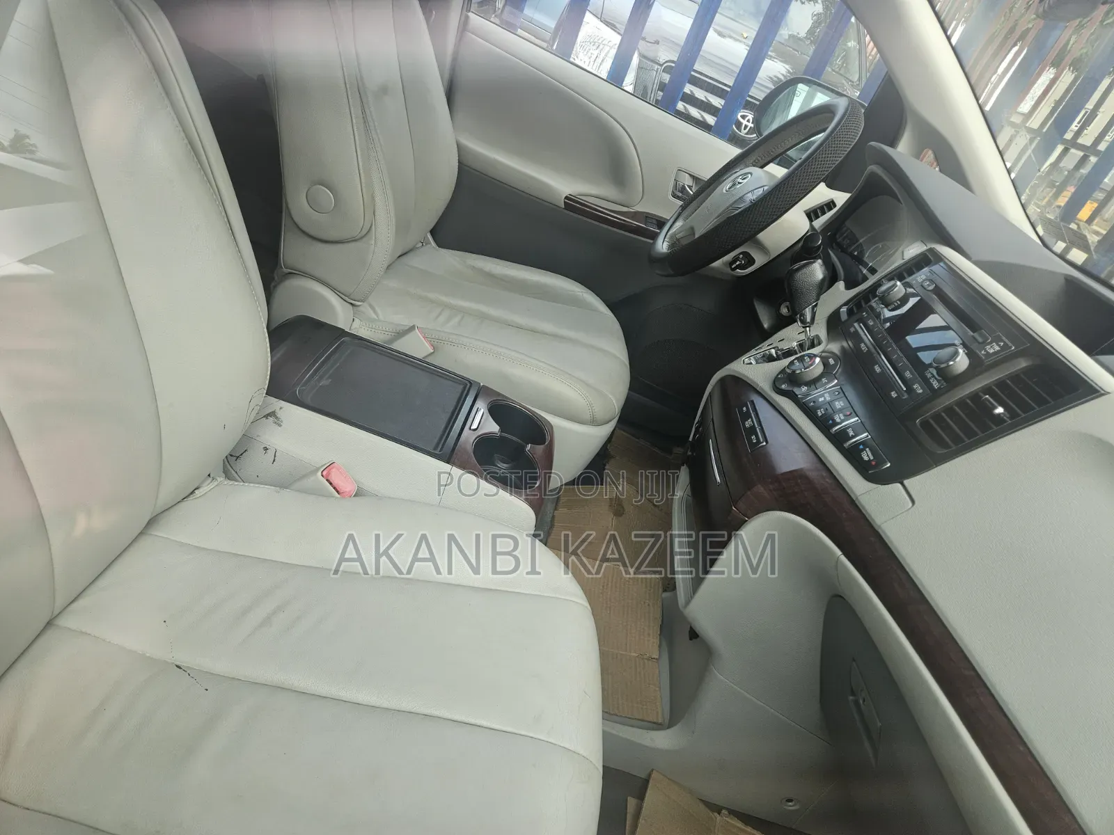 Toyota Sienna LE AWD 7-Passenger 2013
