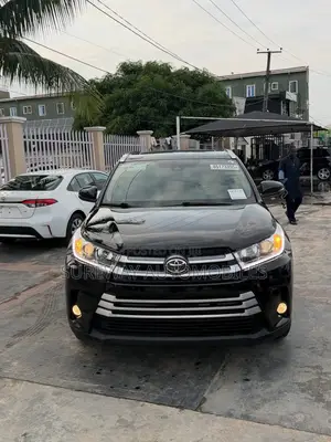 Toyota Highlander XLE 4x2 V6 (3.5L 6cyl 8A) 2018 Black