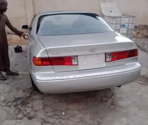 Toyota Camry LE 4dr Sedan (2.4L 4cyl 5M) 2002 Silver