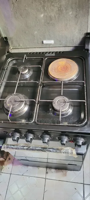 Clean 4 Burner Gas Cooker