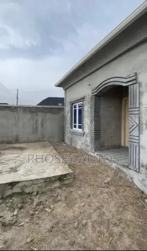 5bdrm Block of Flats in Blue Roof, Ajah for sale