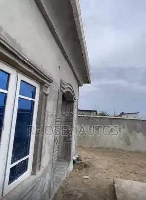 5bdrm Block of Flats in Blue Roof, Ajah for sale