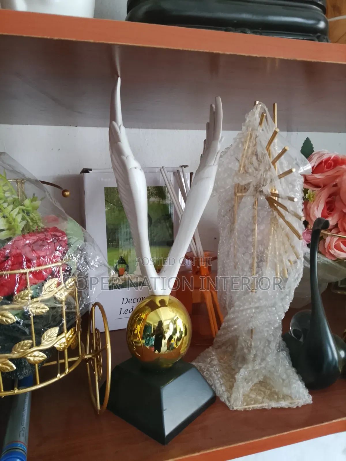 Figuring and Statues. Authenticated Decorating Accessories