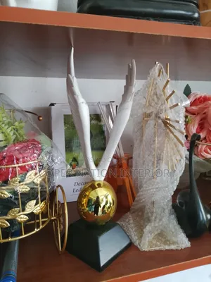 Figuring and Statues. Authenticated Decorating Accessories