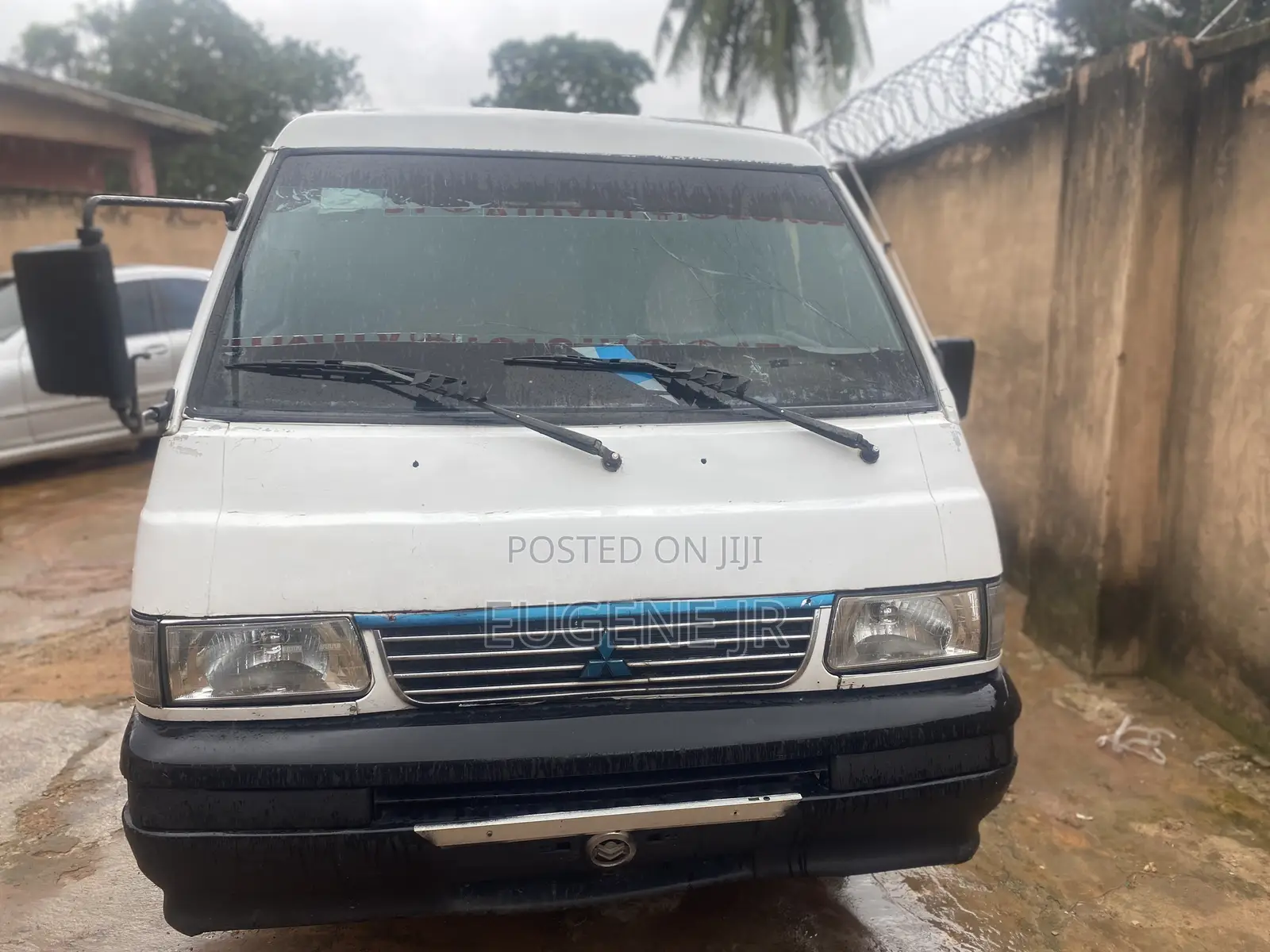 Mitsubishi L300 2006 White