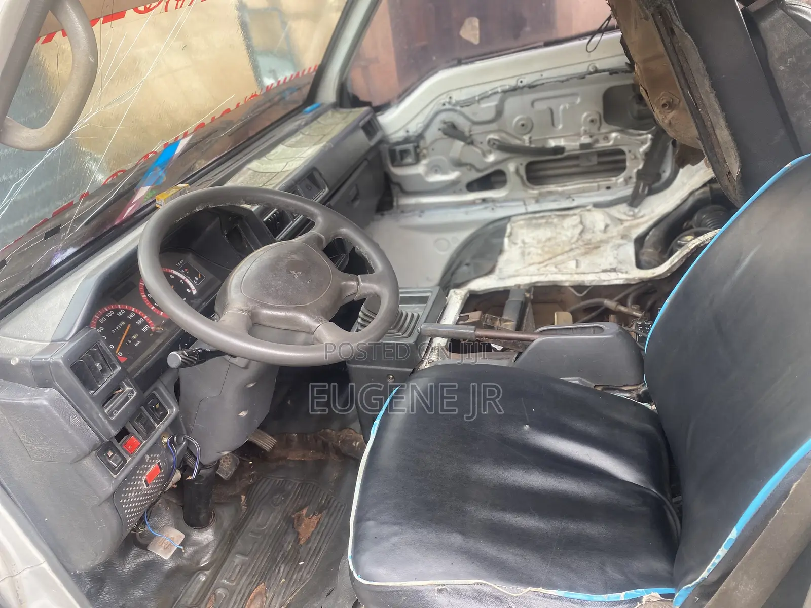 Mitsubishi L300 2006 White