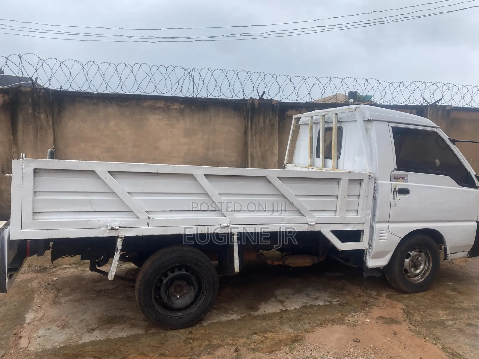 Mitsubishi L300 2006 White
