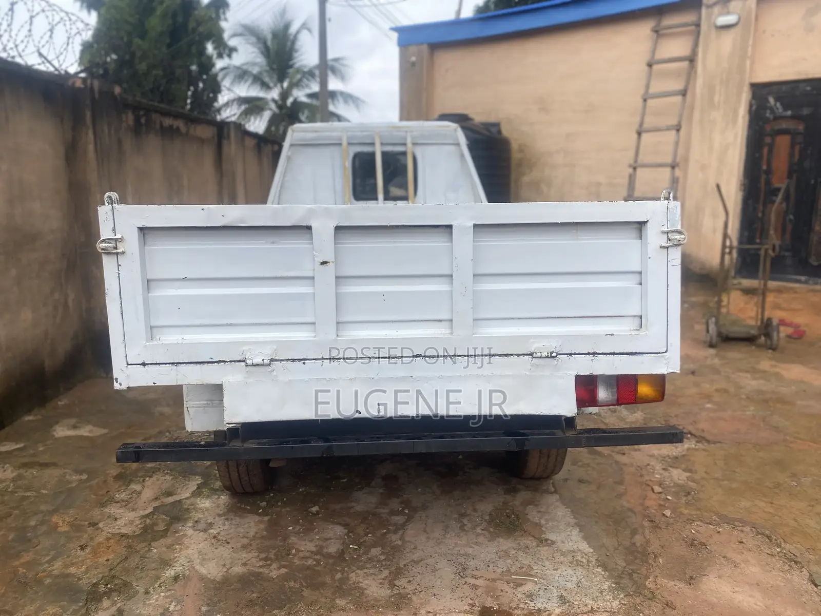 Mitsubishi L300 2006 White
