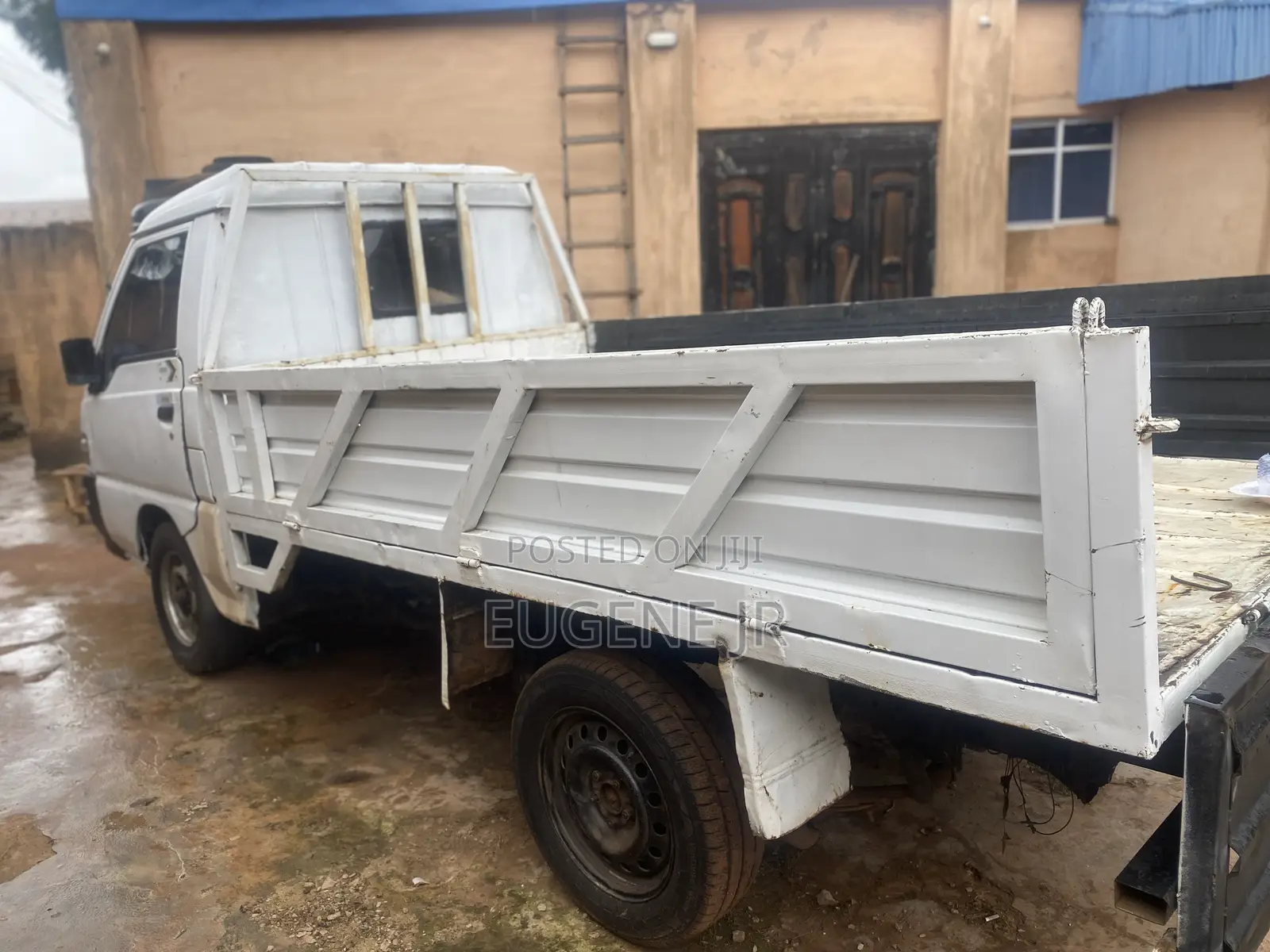 Mitsubishi L300 2006 White