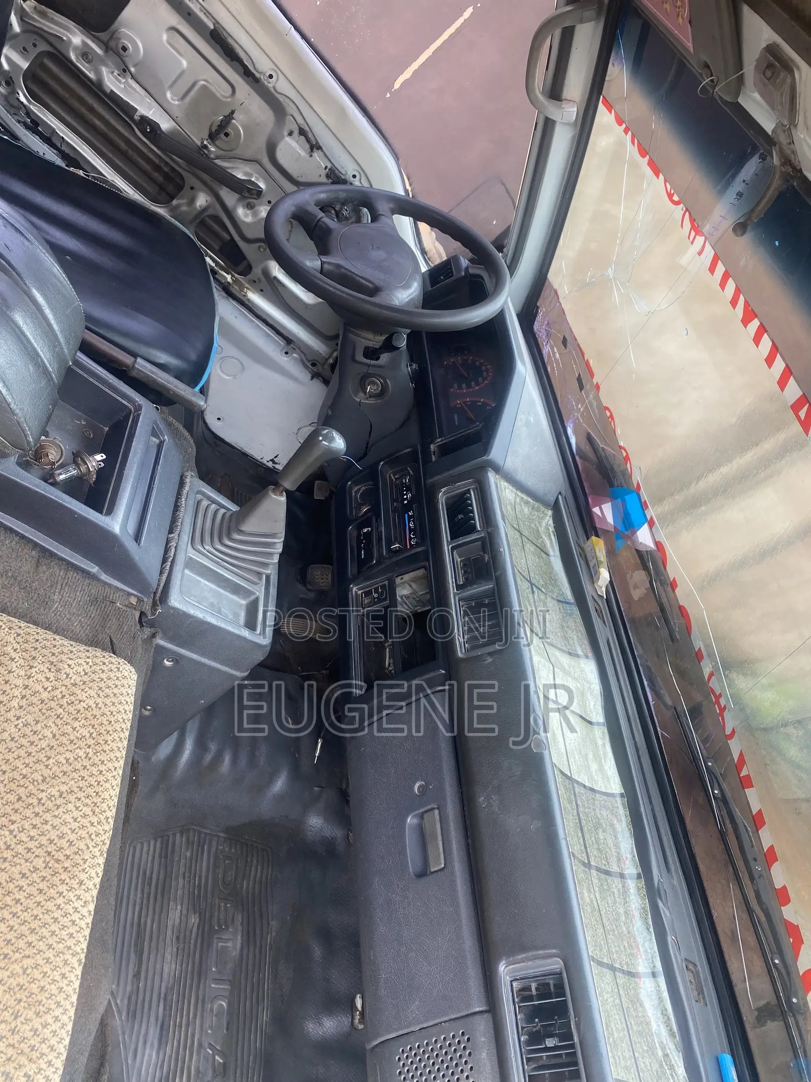 Mitsubishi L300 2006 White