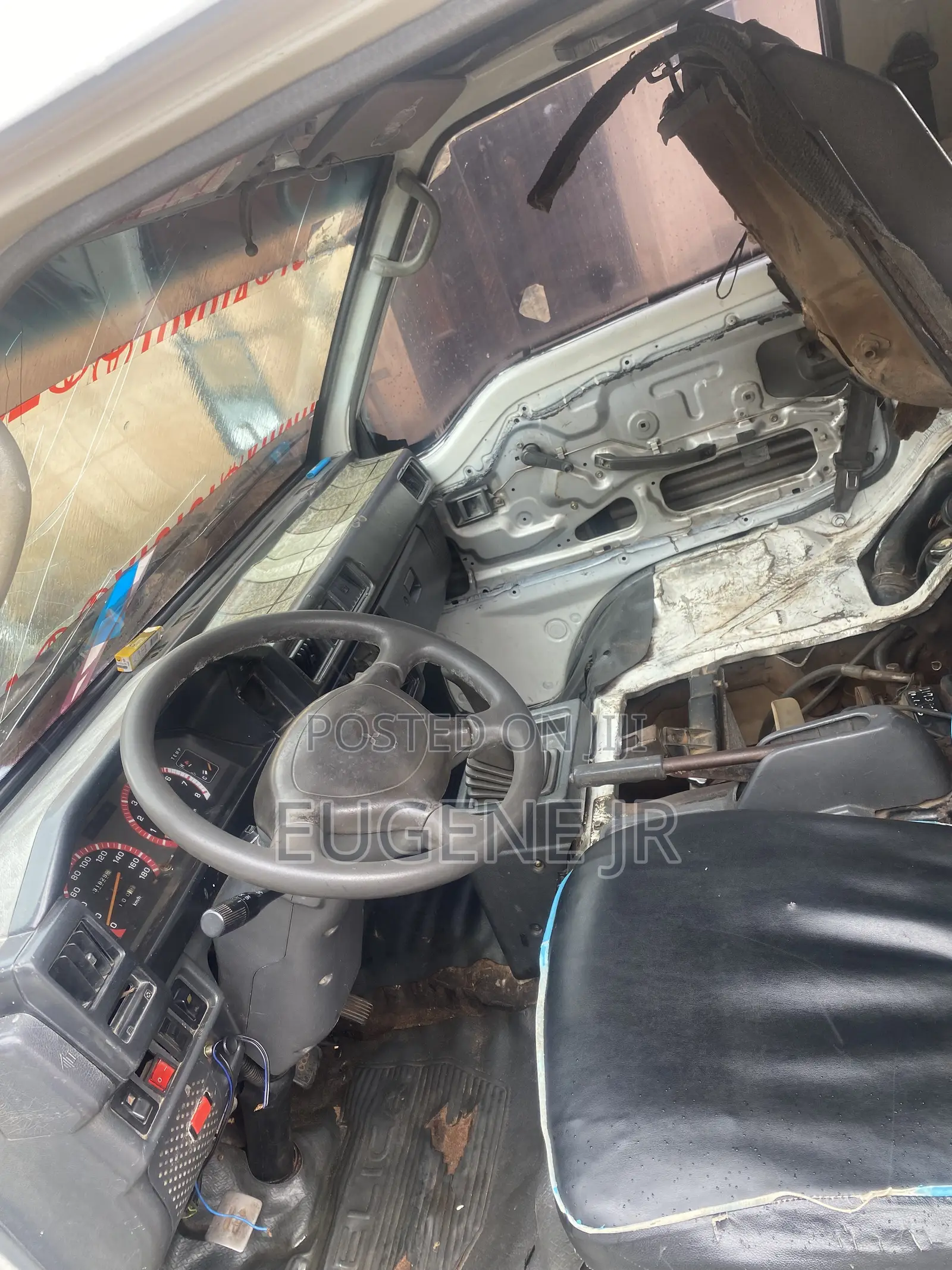 Mitsubishi L300 2006 White
